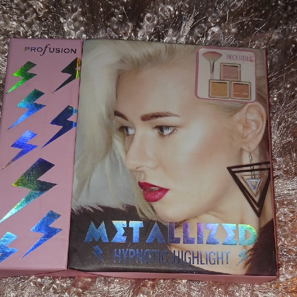 Profusion Cosmetics Metallized Highlight Palette - Picture 1 of 8
